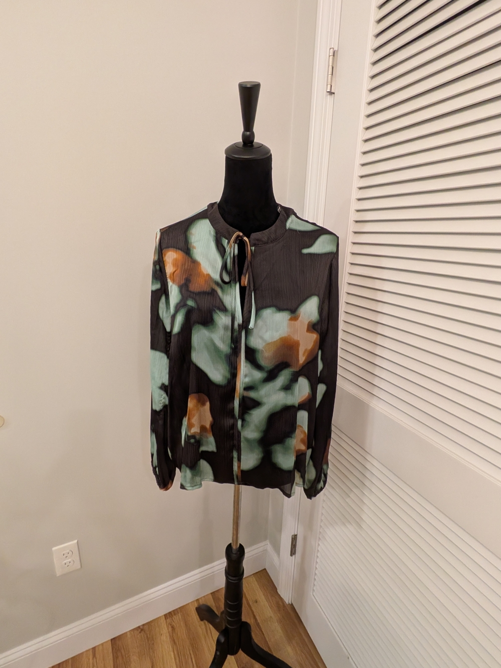 Worthington Abstract Floral Tie-Neck Blouse in Black, Mint & Camel Size PXL New